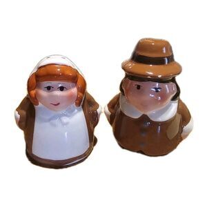 Publix Pilgrim Pair Salt And Pepper Shakers Brown White Black 3.5" 2015